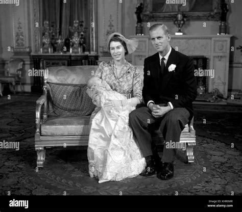 21101950 La Princesa Elizabeth Y El Duque De Edimburgo Con Su Hija La Princesa Ana Después