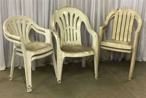 (5) Plastic Lawn Chairs - Sherwood Auctions