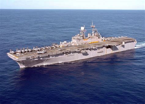 Naval Photos USS Bonhomme Richard LHD 6