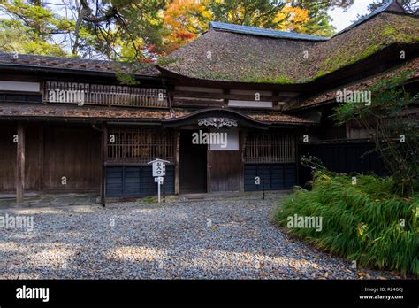 Toit de chaume sur un manoir traditionnel japonais au Musée Aoyagi à