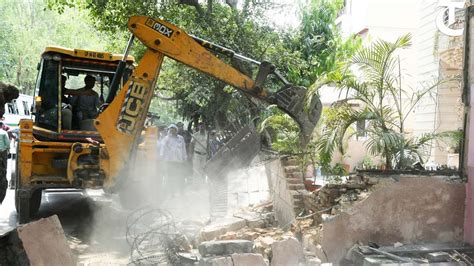 Bulldozers Reach Delhi S New Friends Colony Day After Shaheen Bagh