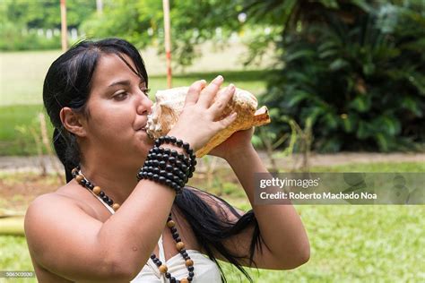 Taino Arawak Cuban Indians Cultur Recreation Scene Outside The News