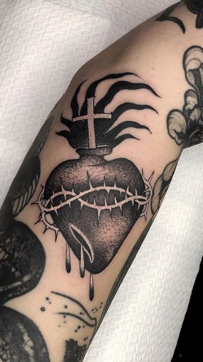 Very Dark Creative Blackwork Tattoos Tattoo Me Now Blackwork