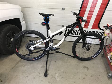 2021 Commencal Bikes Meta Am Team