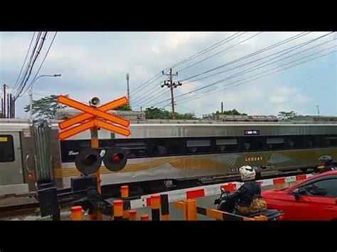 Palang Pintu Perlintasan Kereta Api Railroad Crossing Ka Taksaka