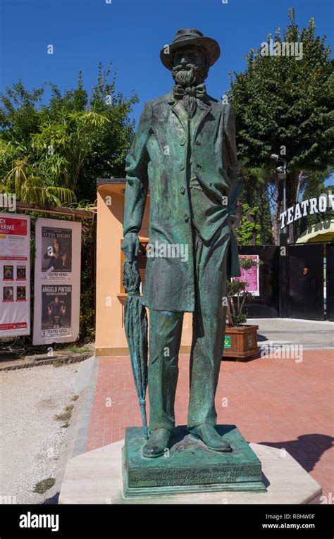 Monumento De Giuseppe Verdi Fotograf As E Im Genes De Alta Resoluci N