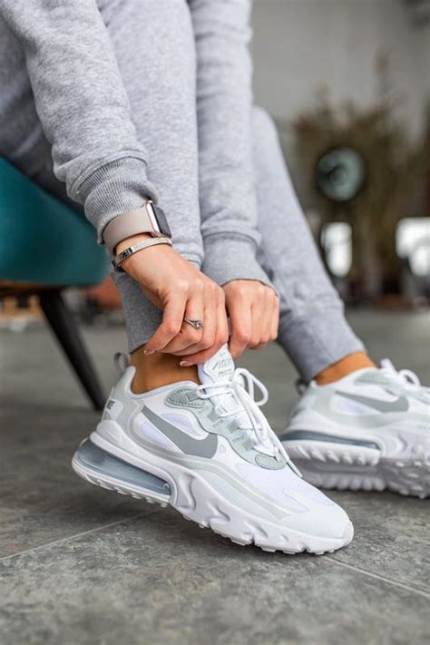 Кроссовки женские Nike Air Max 270 React белые найк аир макс цена 2649 грн купить Кеды