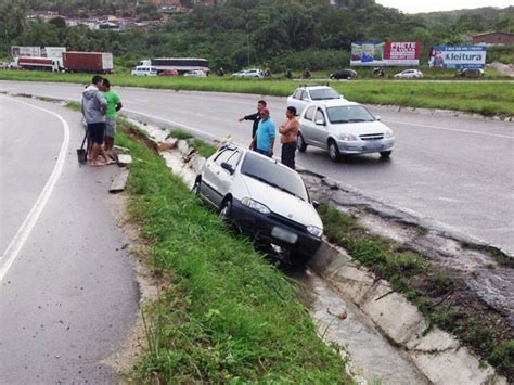 G Prf Registra Pelo Menos Acidentes Na Br Em Dia Chuvoso Na