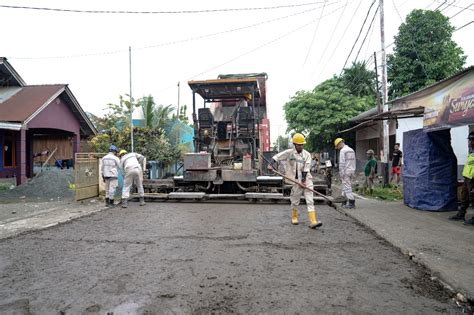 Iwip Bangun Jalan Desa Lelilef Sawai Poskomalut