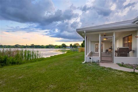 Hook, Line & Leisure: Lakefront Gem w/ Porch! - Home Rental in Winter Haven