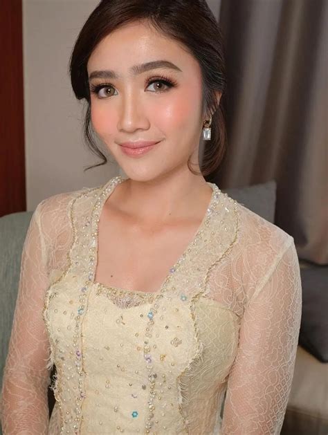 6 Potret Febby Rastanty Jadi Bridesmaid Cantik Dengan Kebaya Photo