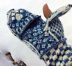 Ravelry Paw Prints Mitts Pattern By Susan Sarabasha