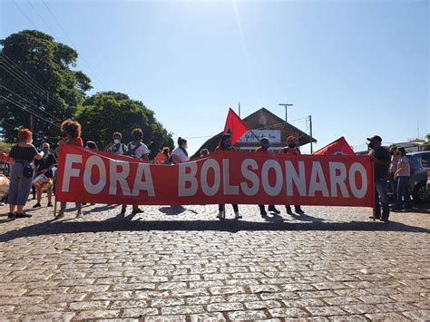 Manifestantes Fazem Ato Contra O Governo Bolsonaro E A Favor Da Vacina