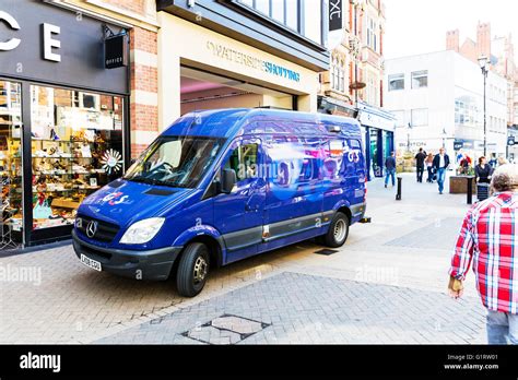 Group 4 Security Van Hi Res Stock Photography And Images Alamy