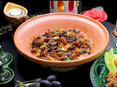 Moroccan Lamb Tagine with Apricots and Almonds - Worldy Recipe