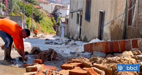 Rotura De Matriz Provoca Inundaci N De Calles En Cerro Cordillera De