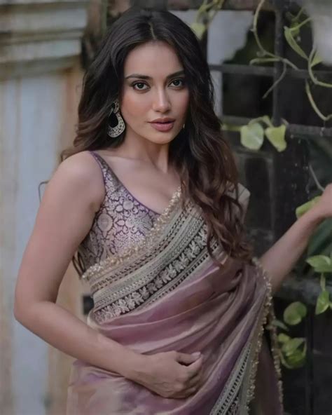 Pin By 𝙨𝙖𝙣𝙖𝙢 On Surbhi Jyoti Saree Hairstyles Indian Fashion Indian