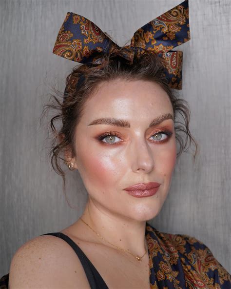 Sobrancelhas retas: o novo formato fashionista da vez - Dia de Beauté