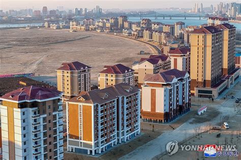 Kim Jong Un C L Bre La Construction De Nouvelles Habitations Pour Les