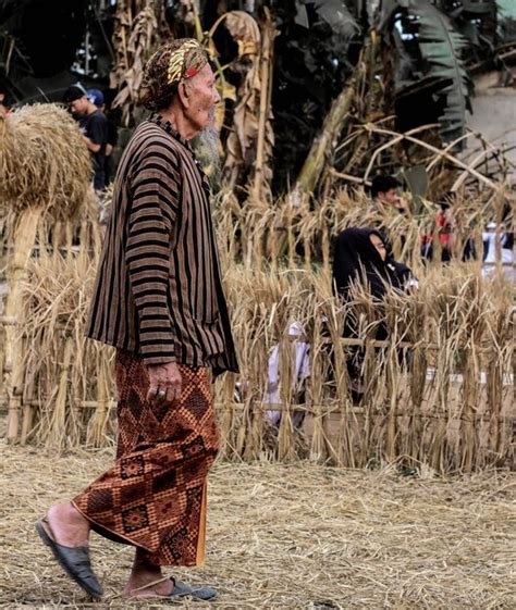 Premium Photo | An old man in traditional javanese clothes with a ...