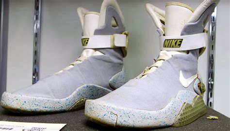 original-marty-mcfly-nike-mag-prop - KENLU.net