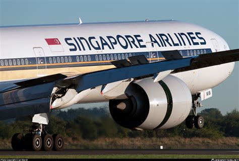 V Swb Singapore Airlines Boeing Er Photo By Ian Marsh Id