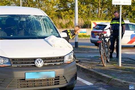 Fietsster Gewond Na Aanrijding Met Taxi Bij Rotonde N Nederweert