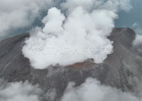 Erupsi Gunung Ruang Antara Foto