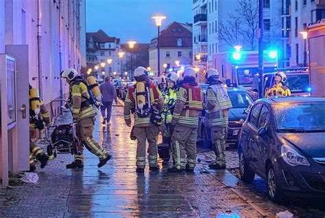 Brand In Mehrfamilienhaus Sorgt F R Gro Einsatz Von Feuerwehr