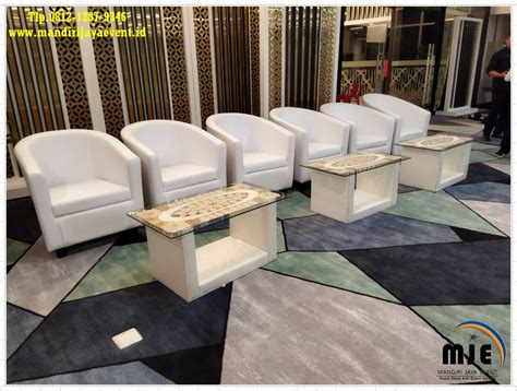 Menyewakan Sofa Oval Putih Unik Harga Sewa Murah Pluit