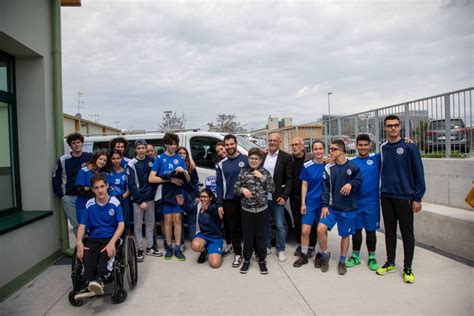 La Squadra Di Basket Di Buster Ability Ha Un Nuovo Pulmino