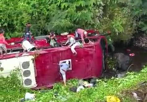 Detak Banten Bus Rombongan Ziarah Asal Tangsel Masuk Ke Jurang Di