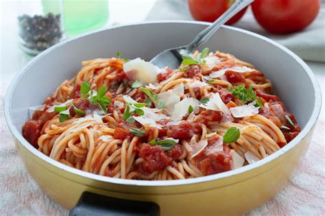 Spaghetti Mit Tomatensauce Rezept