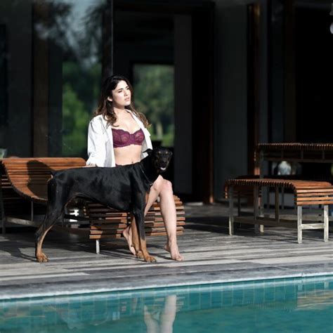 Hot Sexy Renu Kaushal Bikini Pics