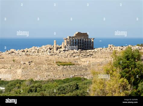 Selinunte Sicily Italy View Of The Fourteen Re Erected Columns