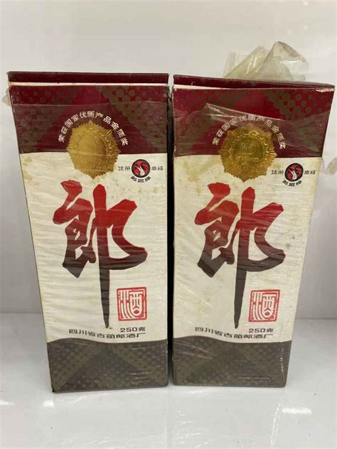 85年半斤郎酒两瓶2000全包酱香区 （专业白酒老酒收藏投资交易网站）