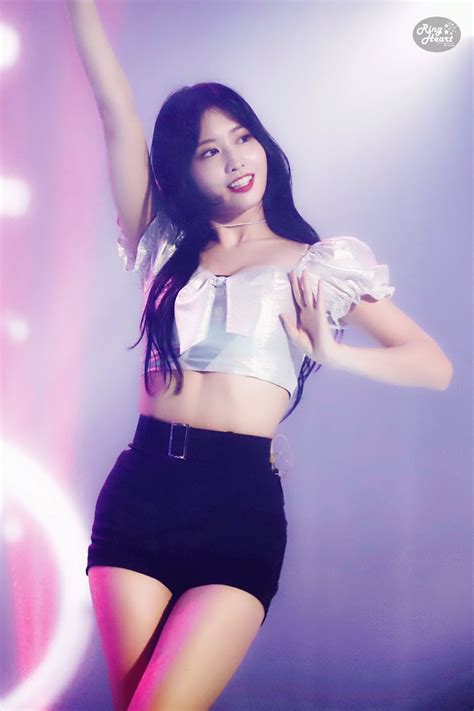 Times Twice S Momo Showed Off Her Stunning Body Proportions Koreaboo