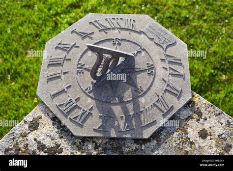 Sundial Hi Res Stock Photography And Images Alamy