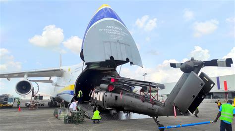 Antonov Airlines Transports 5 Helicopters On The AN-124-100