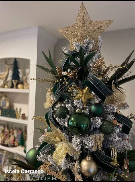 Pin By Evelyn On Arboles De Navidad Gold Christmas Tree Decorations