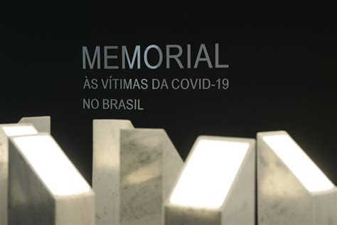 Em inauguração de memorial às vítimas da Covid 19 senadores cobram