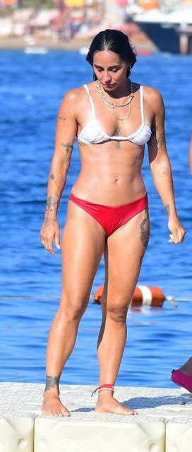 8 Hot Sexy Eren Bakici Bikini Pics