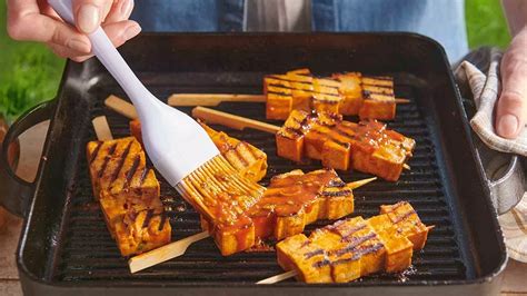 Brochettes de tofu marinées façon Teriyaki Kikkoman