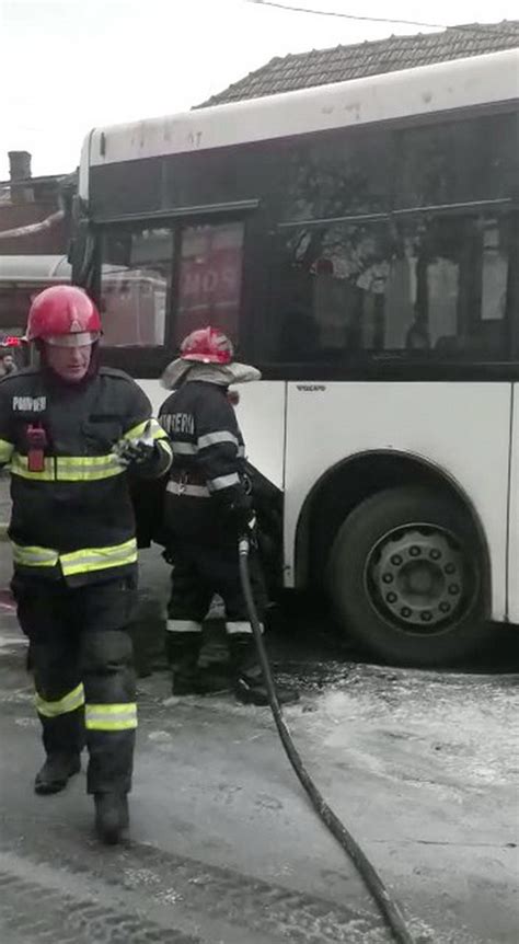 Un Autobuz Otl A Luat Foc Pe O Strada Din Oradea Foto