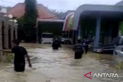 Debit Air Meningkat Bpbd Tetapkan Status Siaga Banjir Di Pamekasan