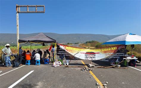 Bloqueo en autopista Siglo XXI afecta a negocios turísticos El Sol de