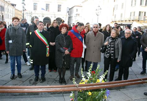 Strage Piazza Della Loggia Fedeli Battersi Per Ricordo Delle Vittime