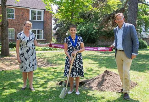 Council Commemorates Coronation With Tree Planting Winchester City