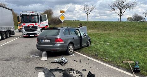 Unfall Auf Der B Bei Eppingen J Hriger Schwer Verletzt Stimme De