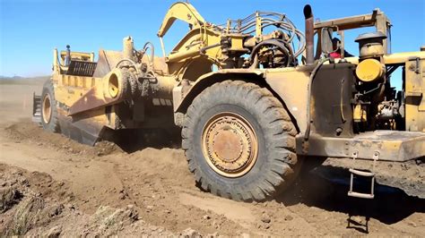 Cat D10 Dozer Pushing 651b Scrapers Amazing Power Youtube